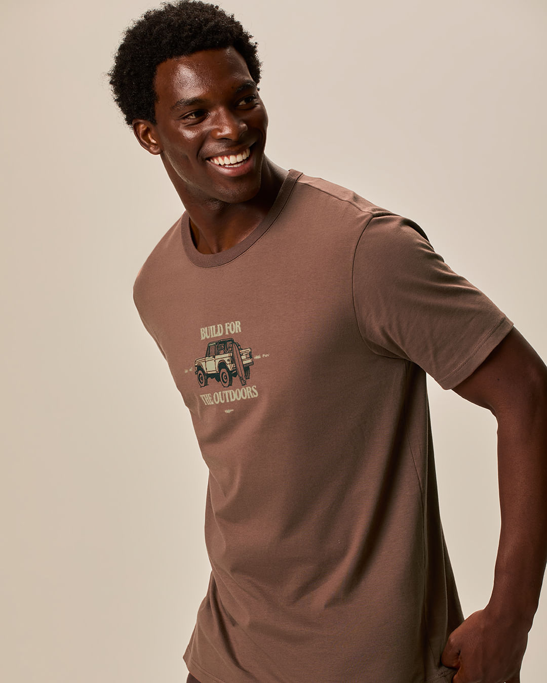 Camiseta Masculina Regular Manga Curta Estampa Frontal Em Algodão
