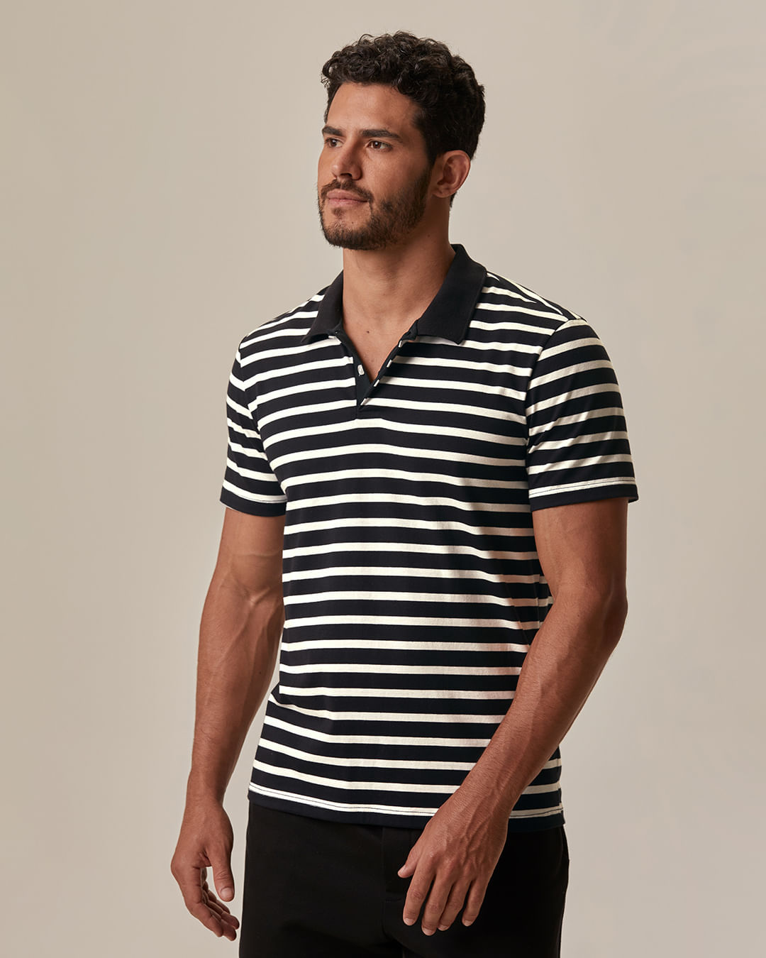 Camisa Polo Masculina Slim Listrada Peitilho Frontal em Algodão
