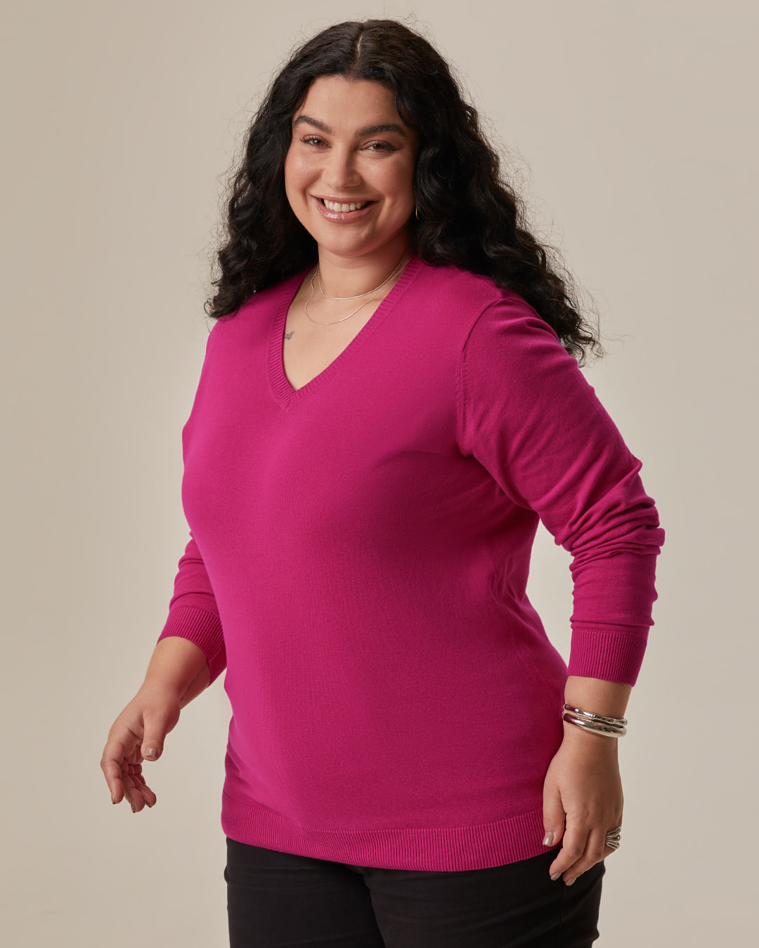 Suéter Básico Feminino Plus Size Gola V Em Tricô
