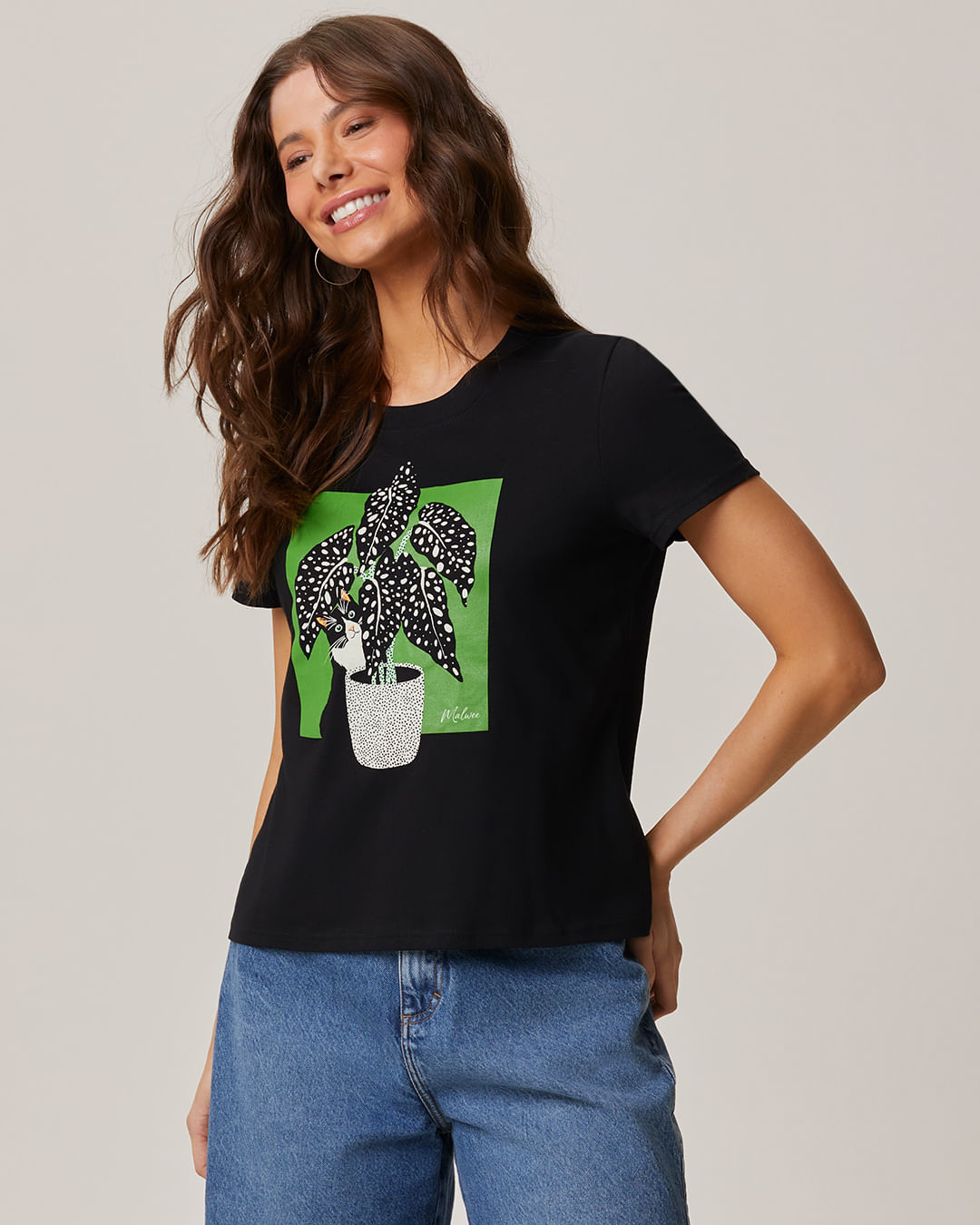 Camiseta Feminina Manga Curta Estampa Ilustrativa Frontal Em Algodão