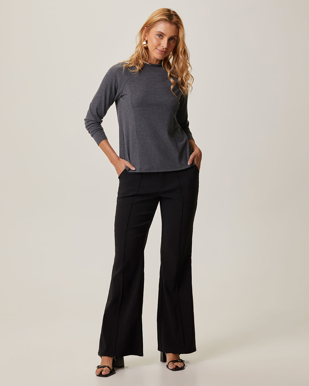 Calça Feminina Bootcut Recorte Frontal Bolso Faca Em Crepe Stretch