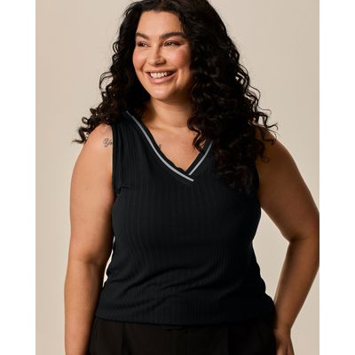 Regata Feminina Plus Size Decote V Retilínea Em Malha Viscose Canelada