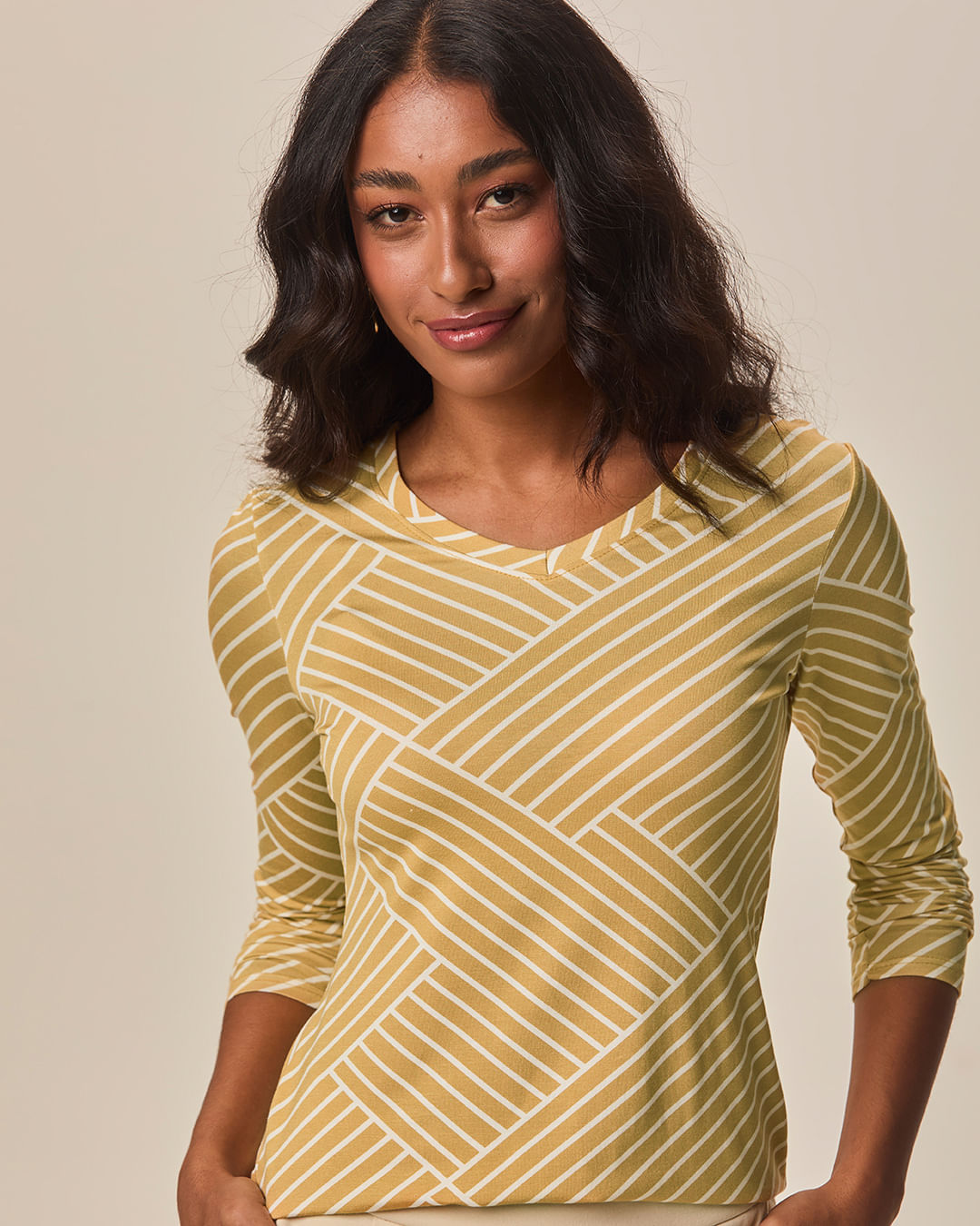 Blusa Justa Feminina Decote V Estampada Em Viscose Stretch