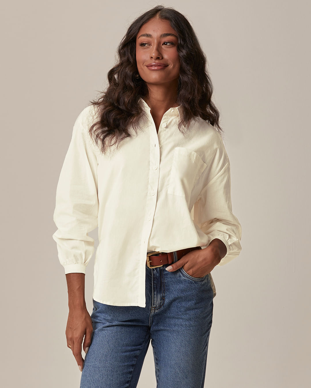 Camisa Ampla Feminina Bolso Frontal Manga Com Volume Em Tricoline