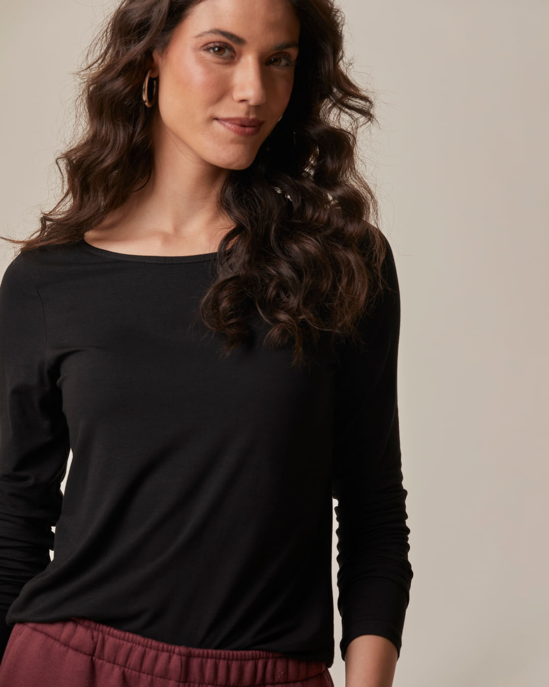 Blusa Básica Feminina Manga Longa Decote Canoa Em Viscose Stretch