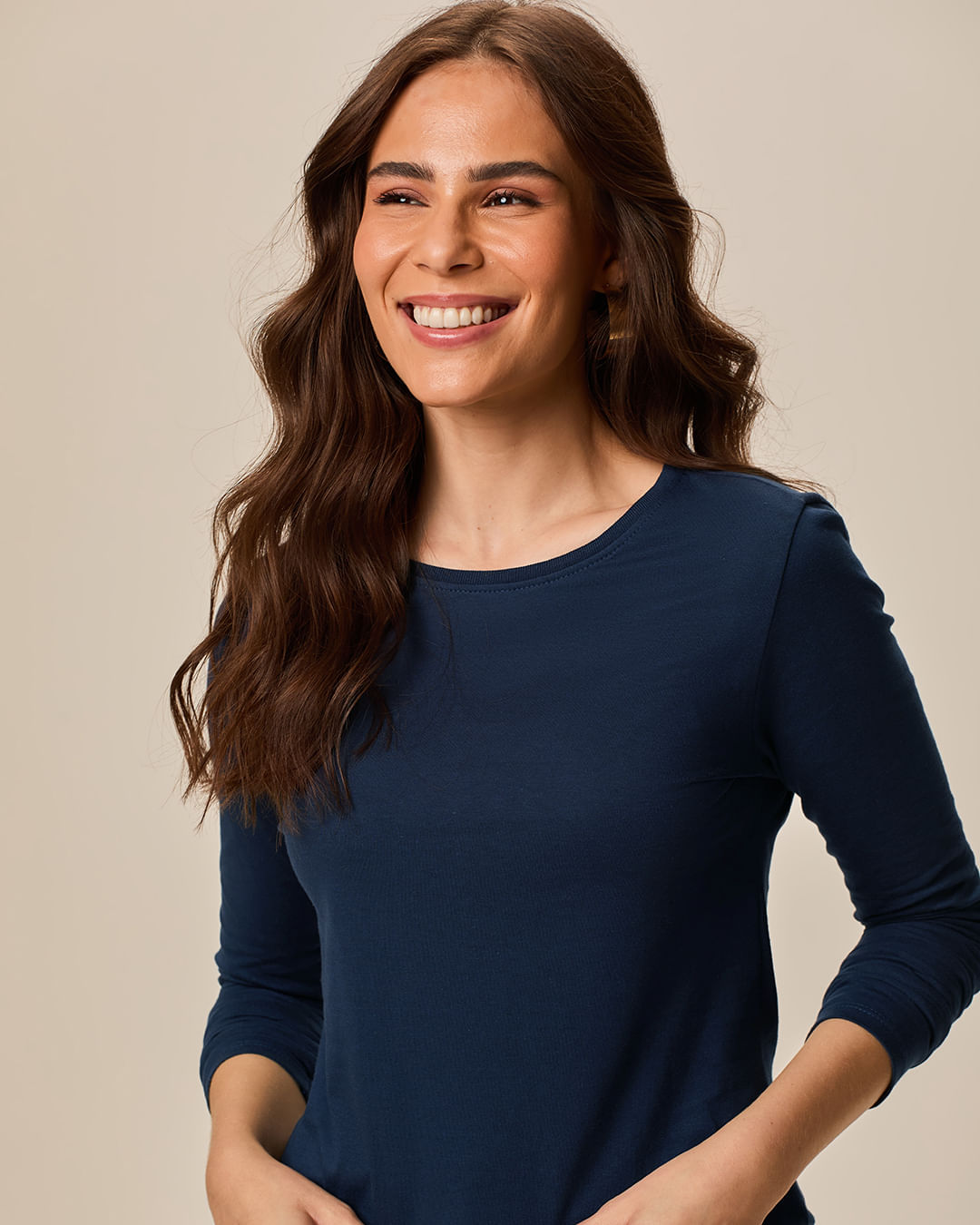 Blusa Básica Feminina Decote Redondo Manga Longa Em Algodão