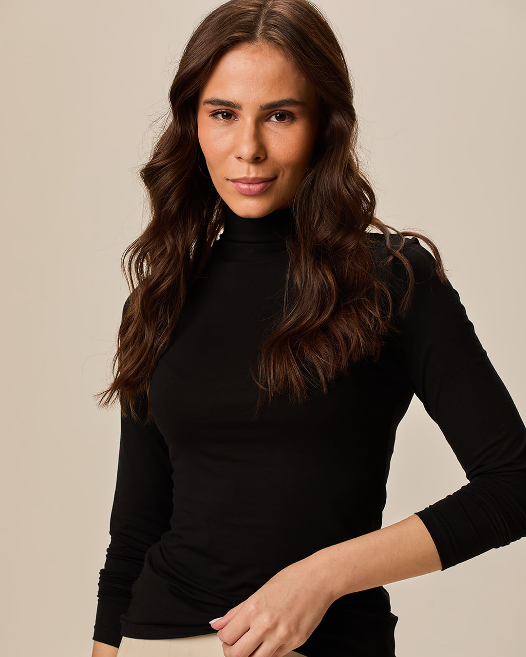 Blusa Básica Feminina Gola Alta Em Viscose Stretch
