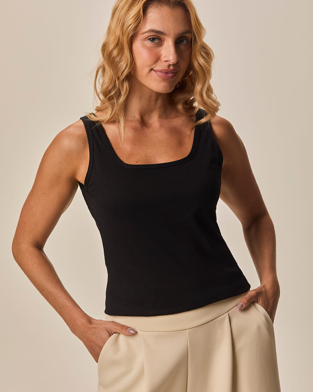 Regata Básica Feminina Decote U Em Algodão - Preto - XGG
