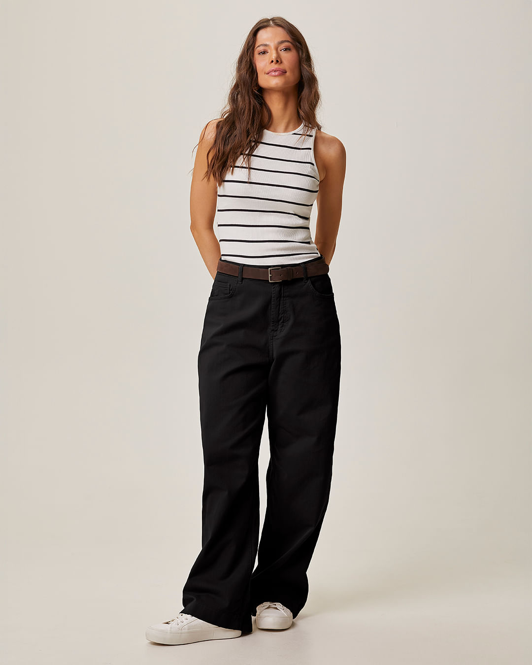 Calça Wide Leg Feminina Cintura Alta Em Sarja Com Elastano