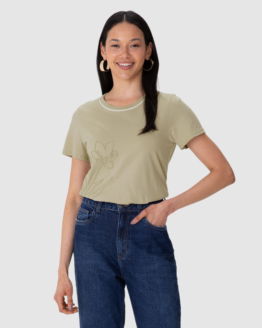 Camiseta Feminina Gola Listra Estampa Ramo De Flor Em Algodão
