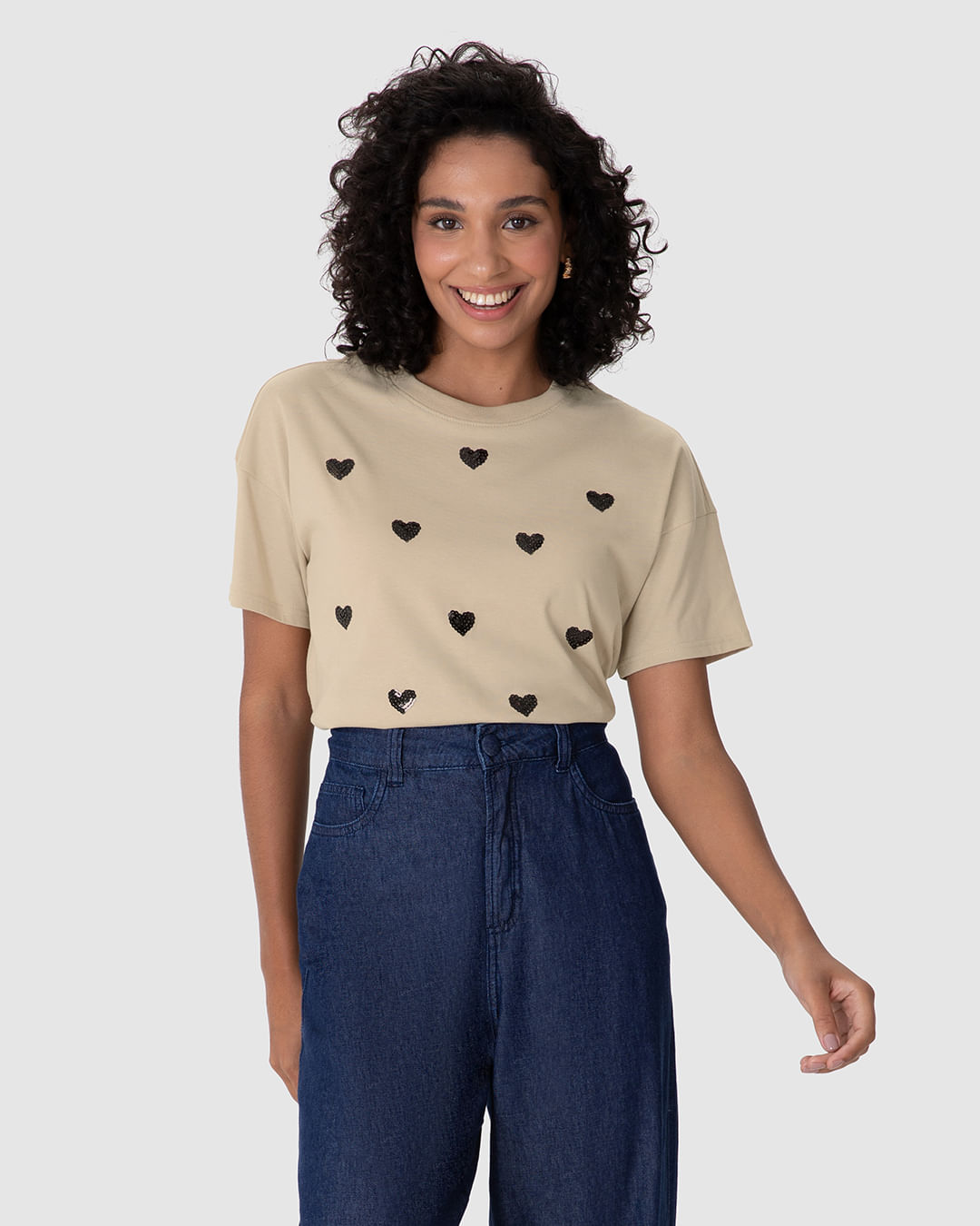 Camiseta Ampla Feminina Bordado Lantejoula Corações Em Algodão