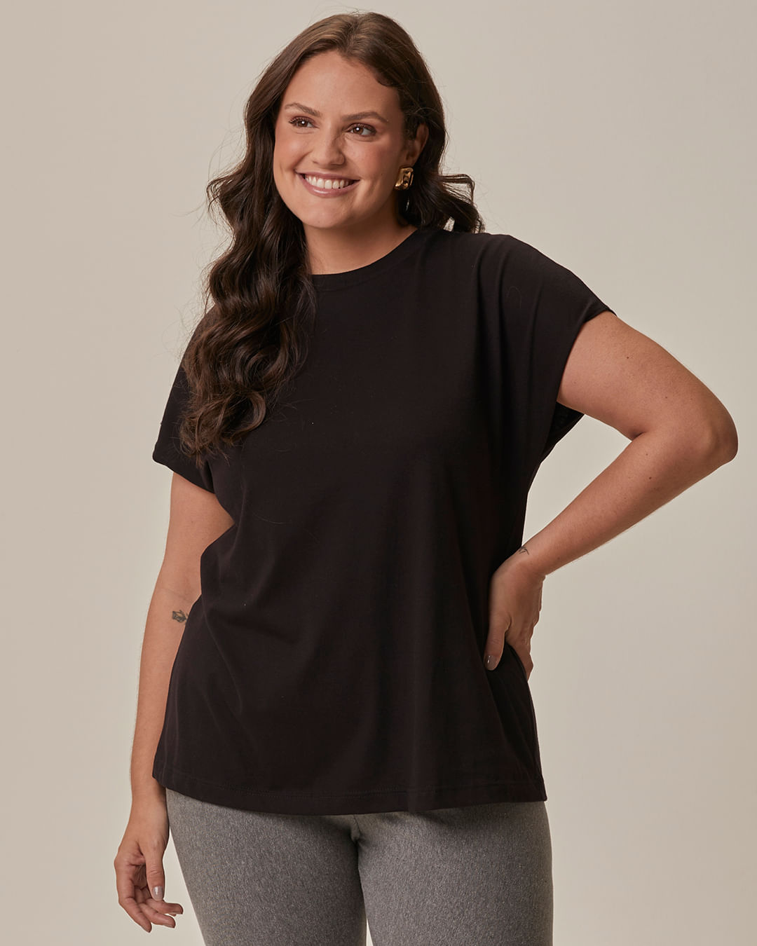 Blusa Básica Feminina Plus Size Em Malha do Abraço