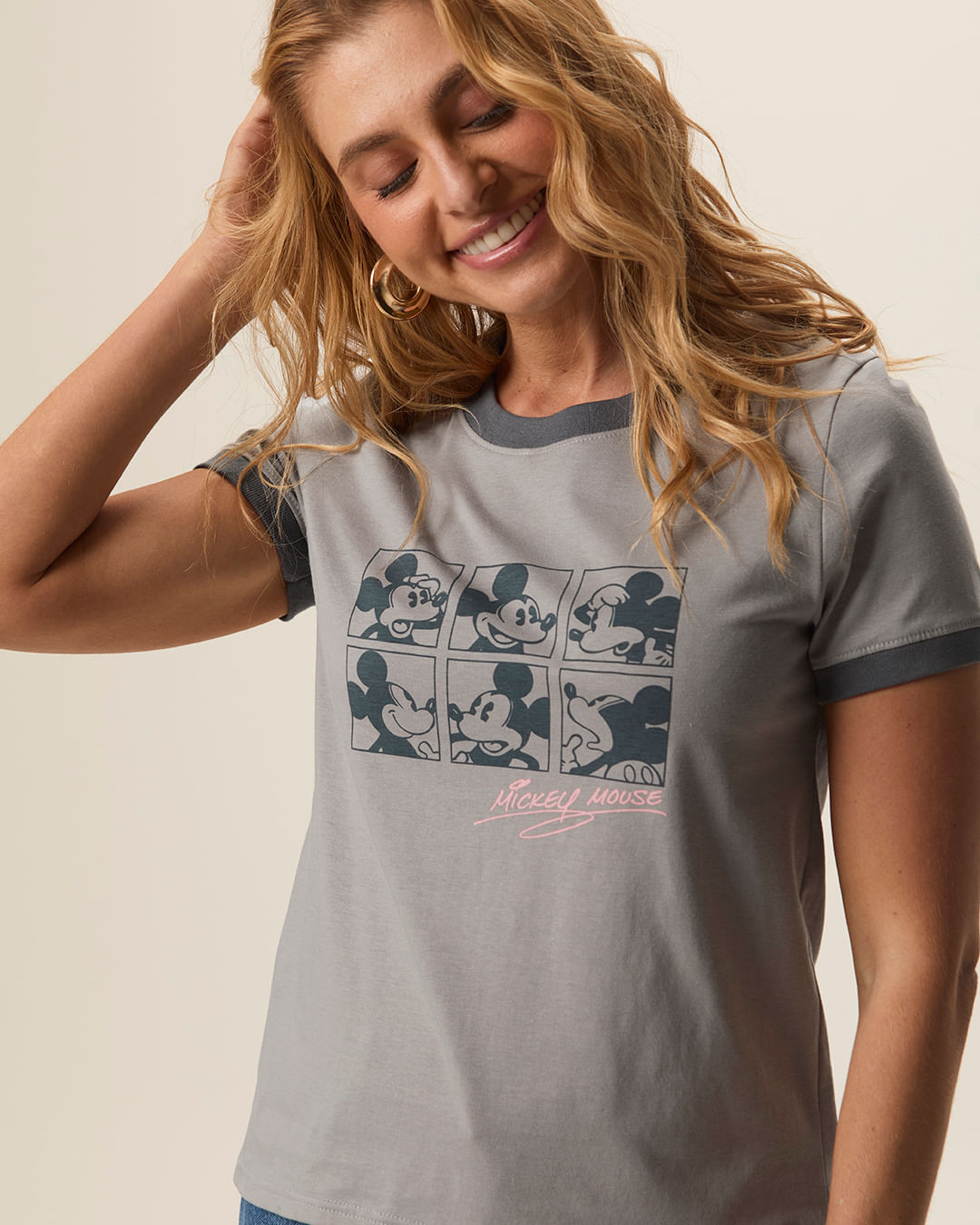 Camiseta Feminina Gola E Manga Contraste Mickey Mouse Em Algodão