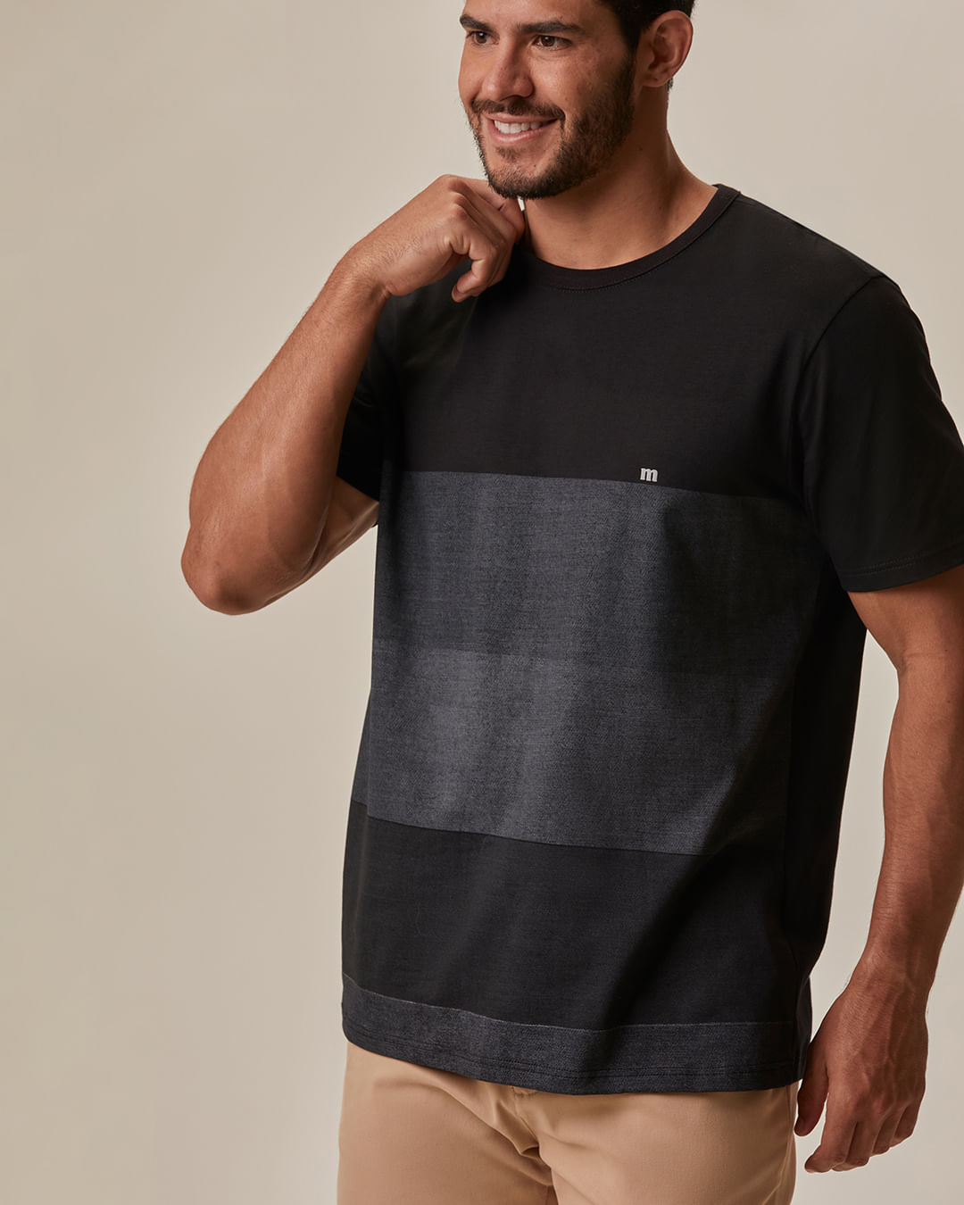 Camiseta Masculina Regular Estampa Listras Frontais Em Algodão