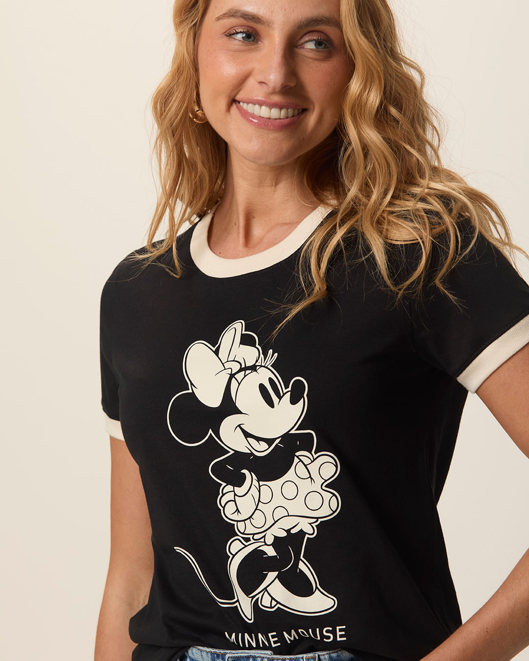 Camiseta Feminina Gola E Manga Contraste Minnie Mouse Em Algodão