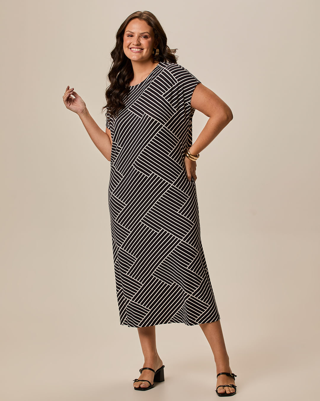 Vestido Midi Feminino Plus Size Evasê Estampado Em Viscose Stretch - Preto - G1