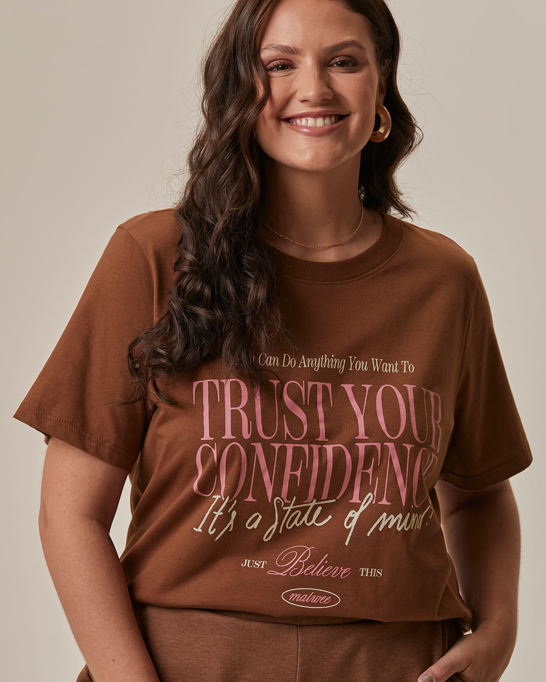 Camiseta Feminina Plus Size Ampla Trust Your Confidence Em Algodão