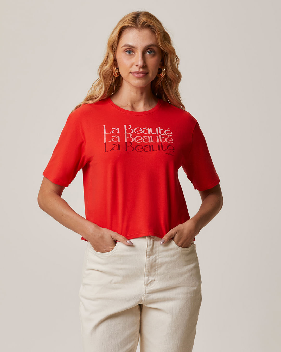 Camiseta Feminina Manga Curta Estampada Colecionável Em Algodão