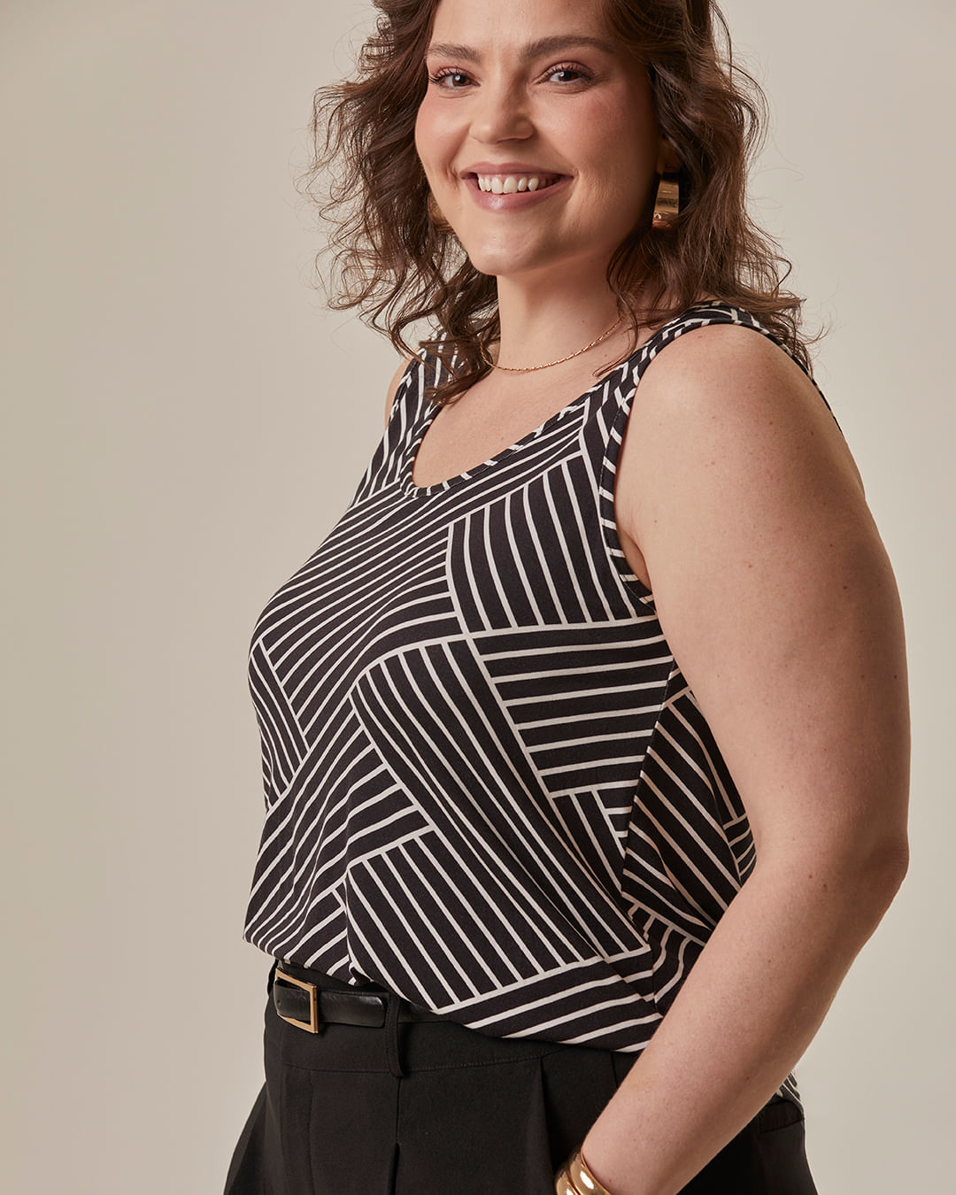 Regata Feminina Plus Size Decote U Alça Larga Em Viscose Stretch