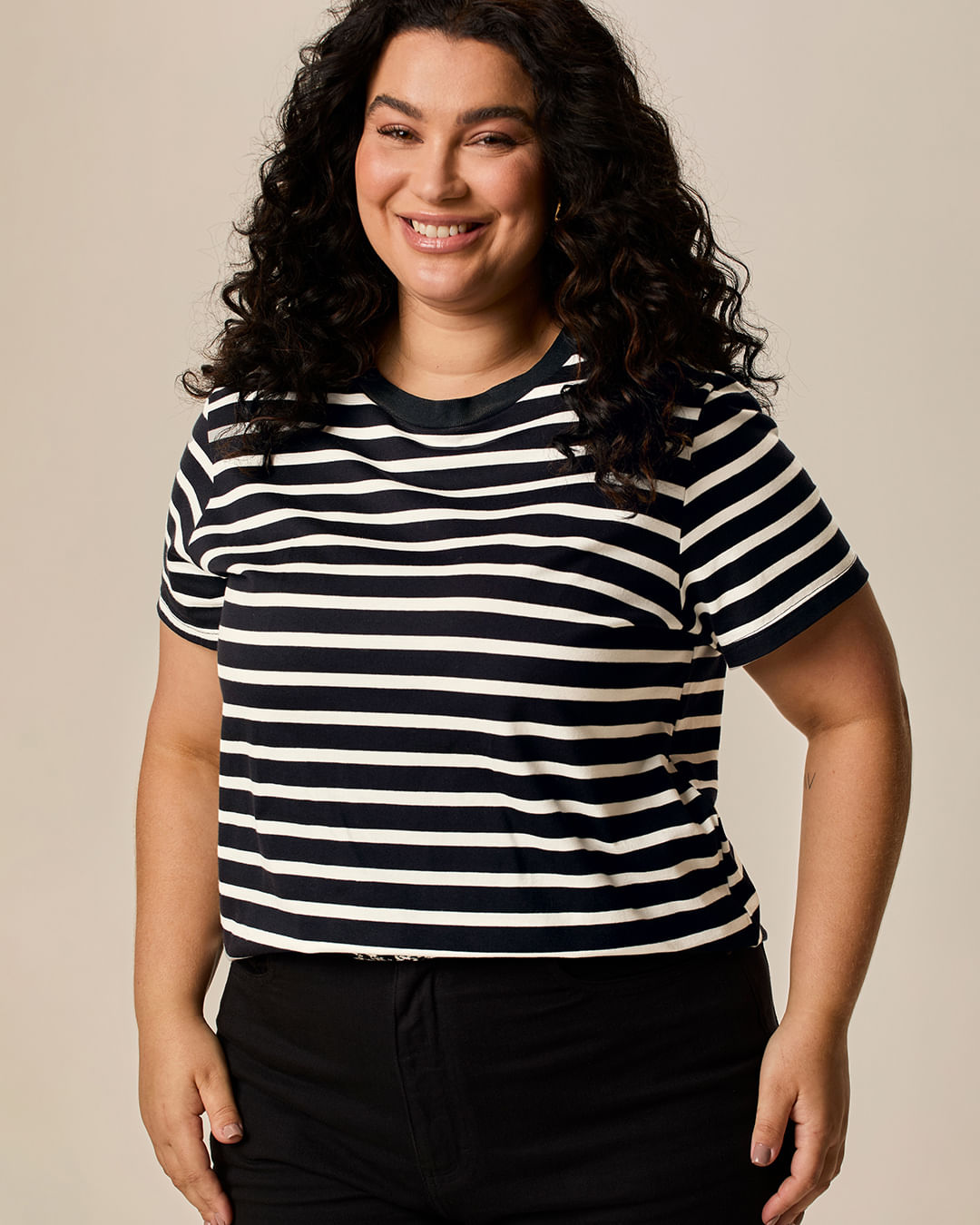 Camiseta Feminina Plus Size Listrada Em Algodão