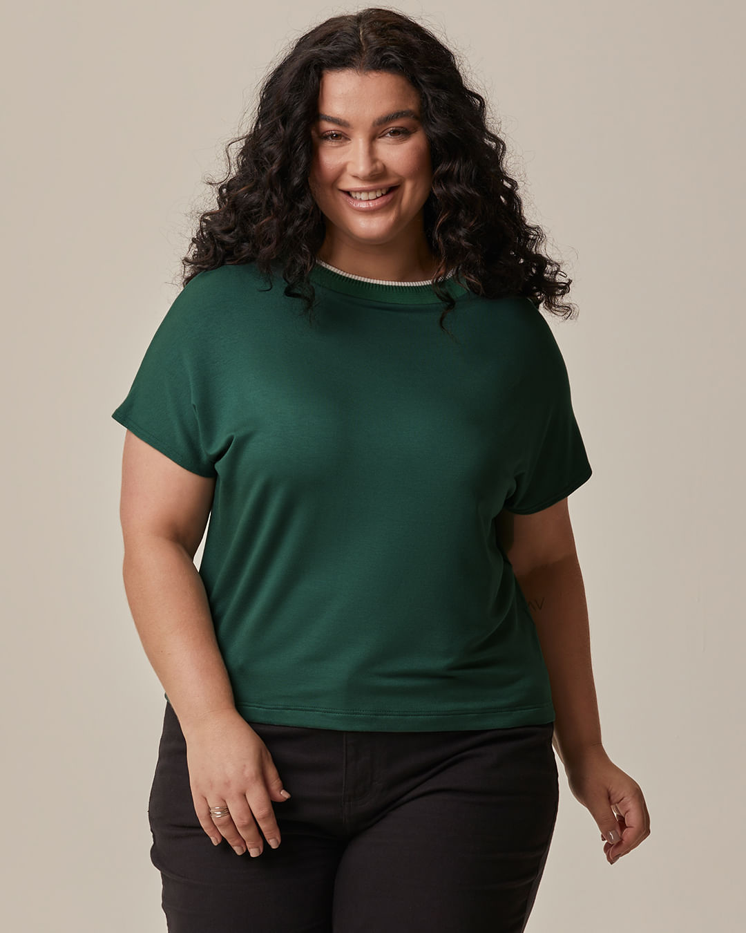 Blusa Feminina Plus Size Ampla Gola Retilínea Em Moletinho De Viscose