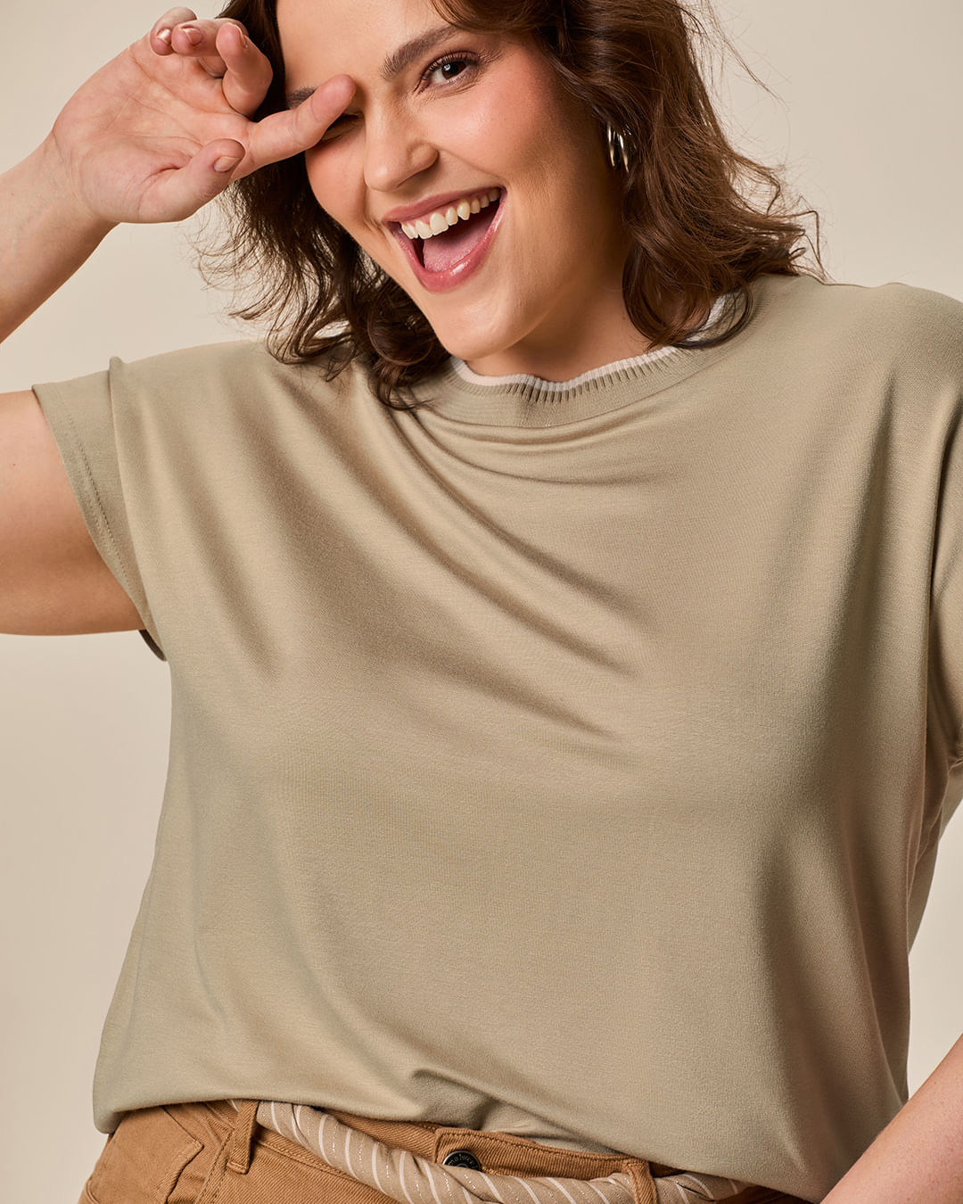 Blusa Feminina Plus Size Ampla Gola Retilínea Em Moletinho De Viscose