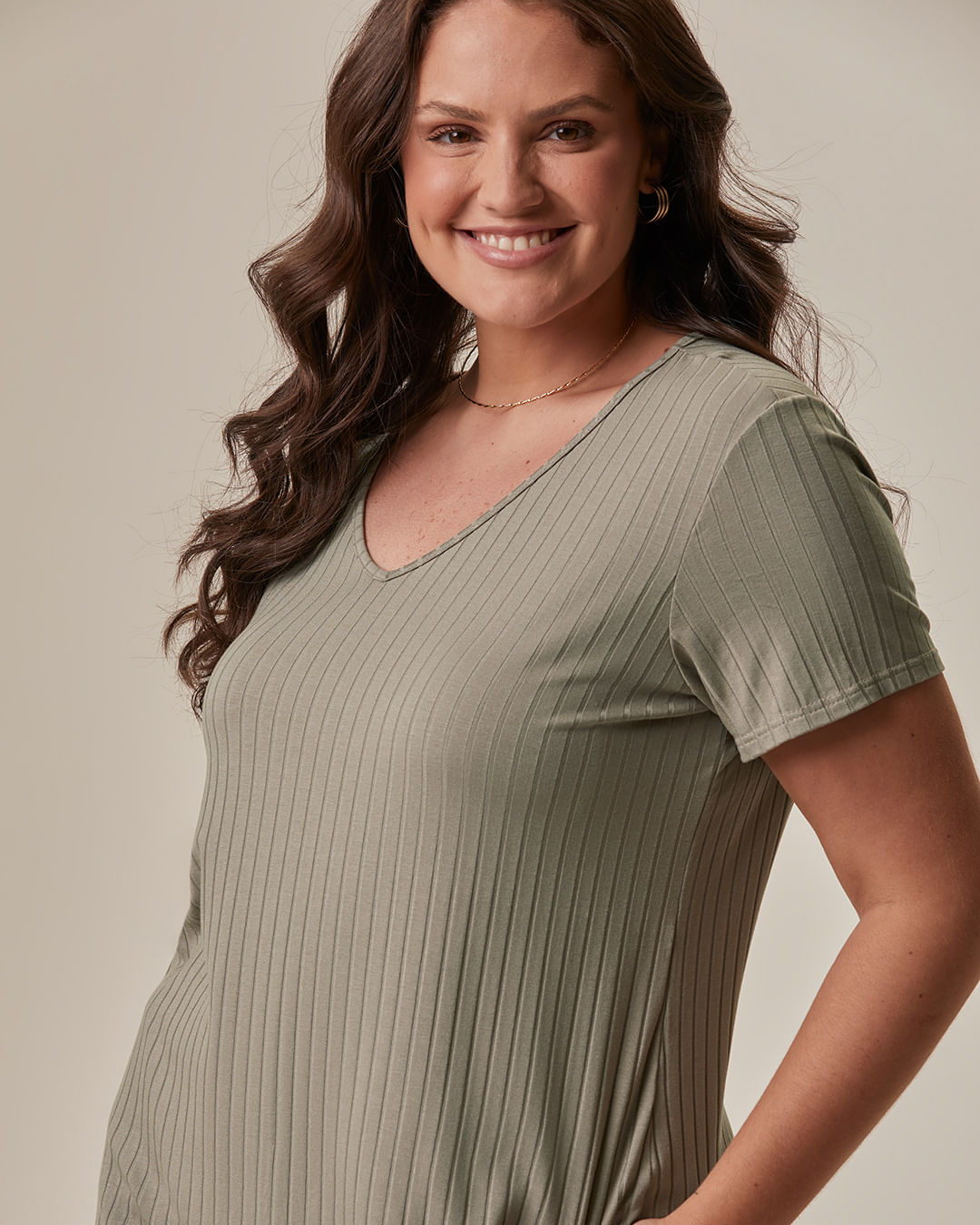 Blusa Básica Feminina Plus Size Decote V Em Canelado De Viscose