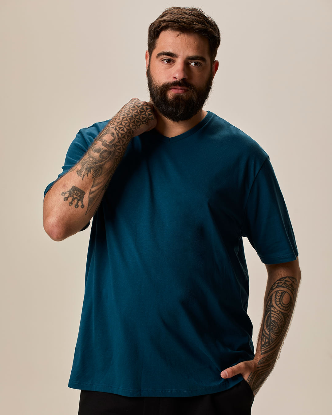 Camiseta Básica Masculina Plus Size Decote V Manga Curta Em Algodão