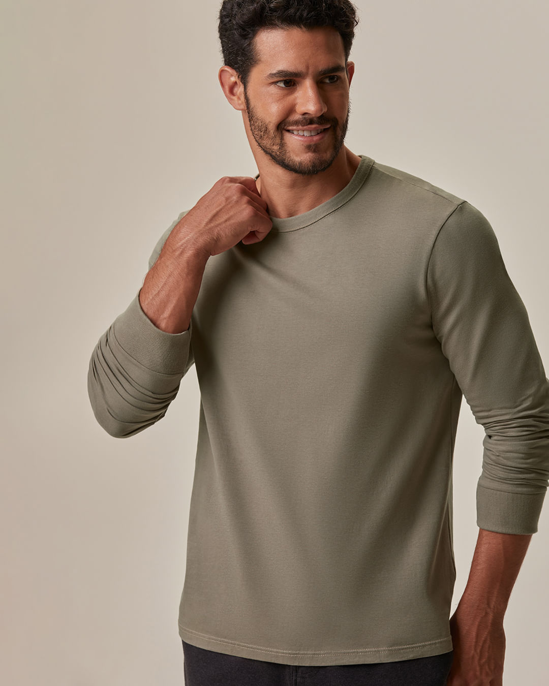 Camiseta Básica Masculina Punho Aplicado Em Algodão