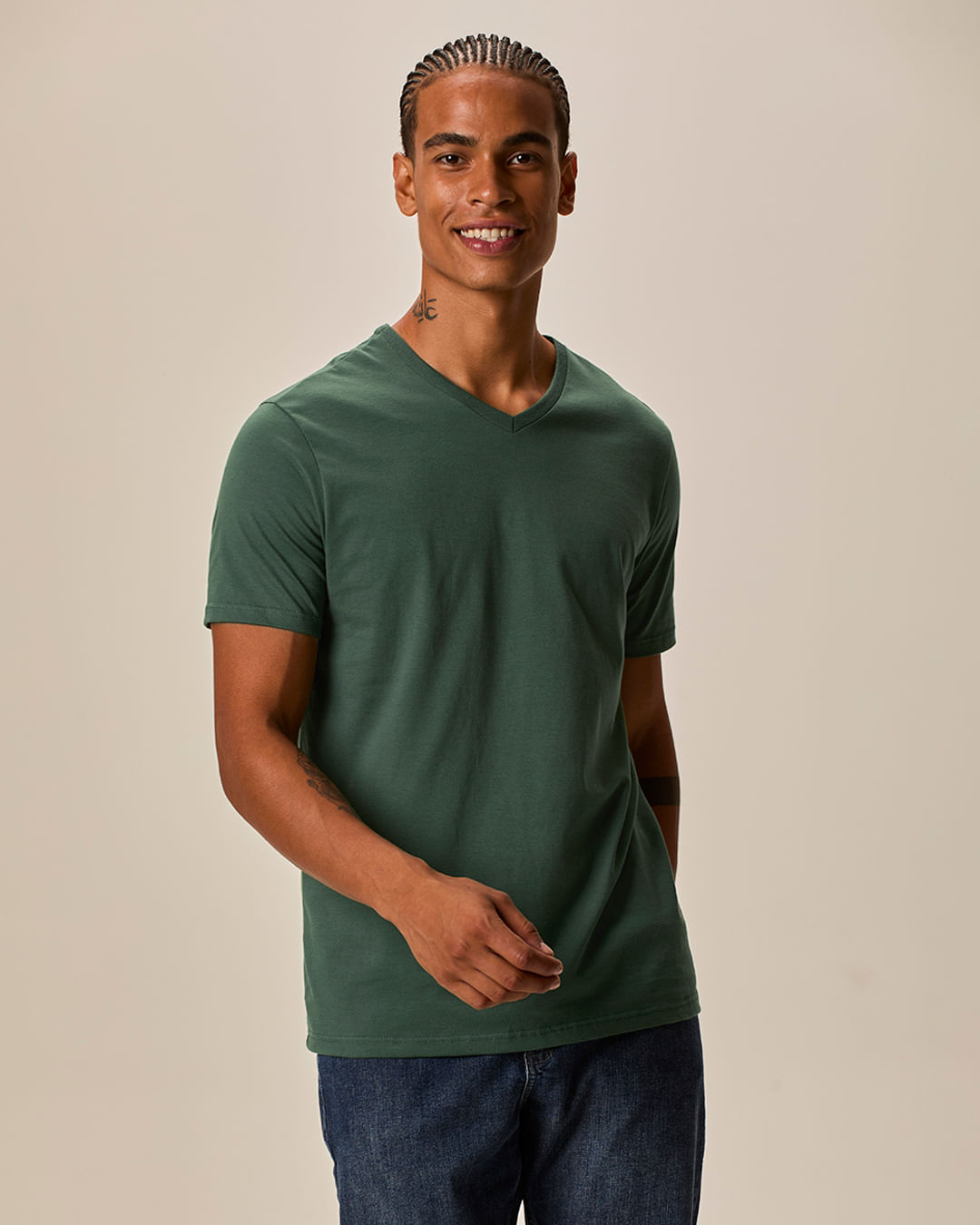 Camiseta Básica Masculina Gola V Em Algodão