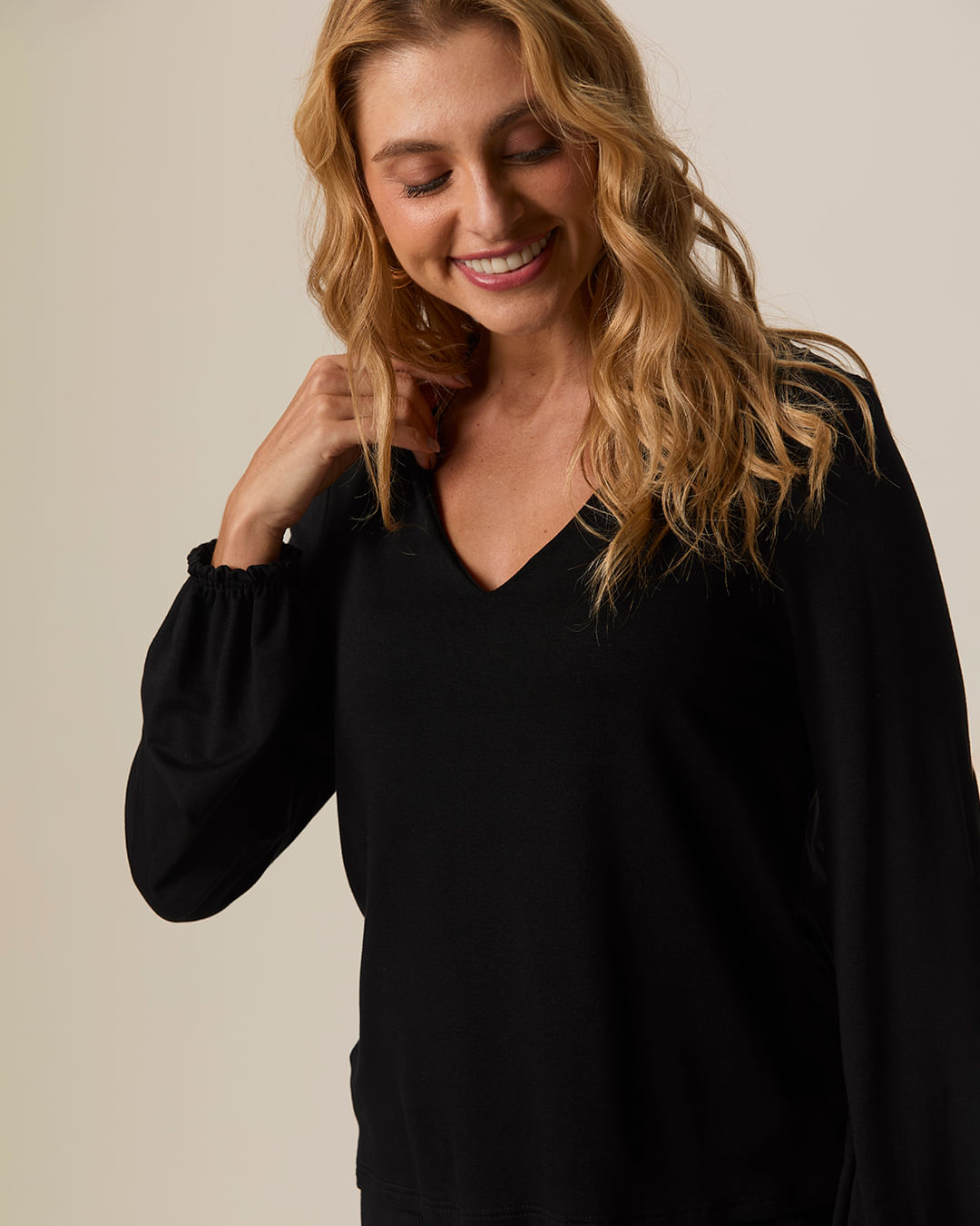 Blusa Feminina Ampla Manga Longa Decote V Em Moletinho De Viscose