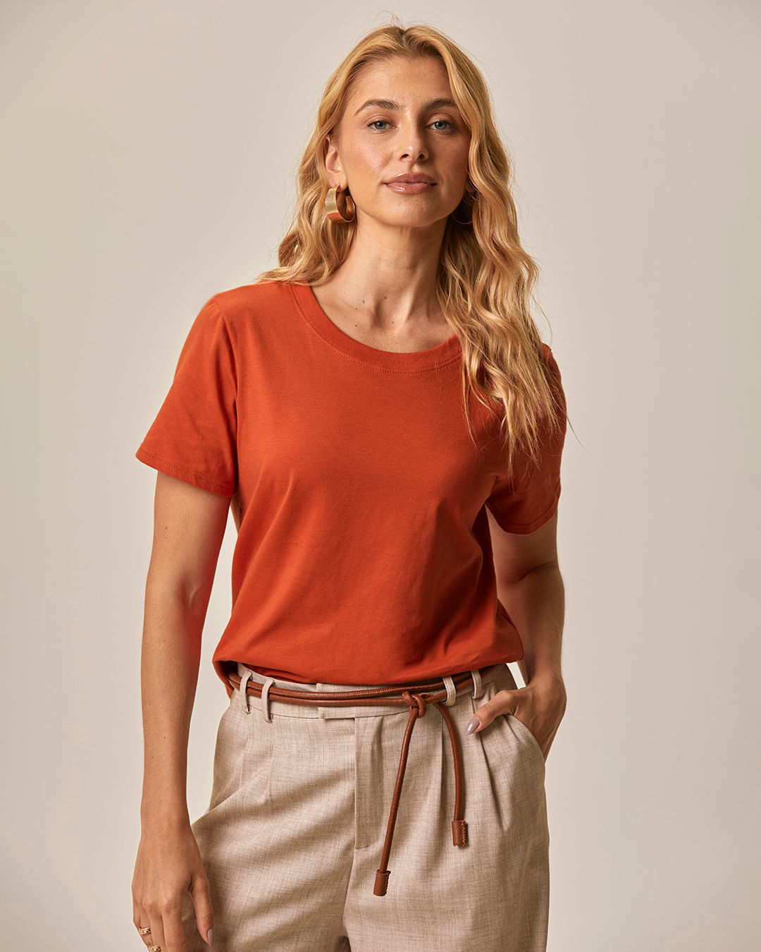 Blusa Básica Feminina Decote Redondo Com Pesponto Em Algodão