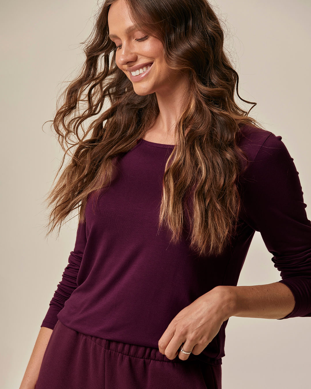 Blusa Básica Feminina Manga Longa Decote Canoa Em Viscose Stretch