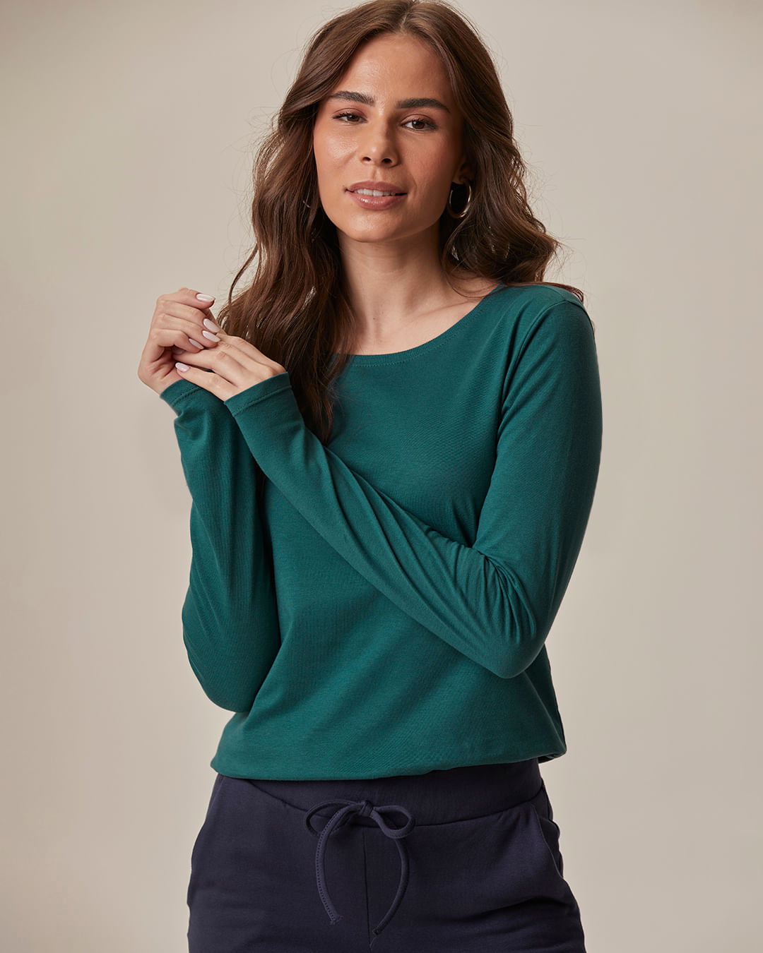 Blusa Básica Feminina Decote Redondo Manga Longa Em Algodão