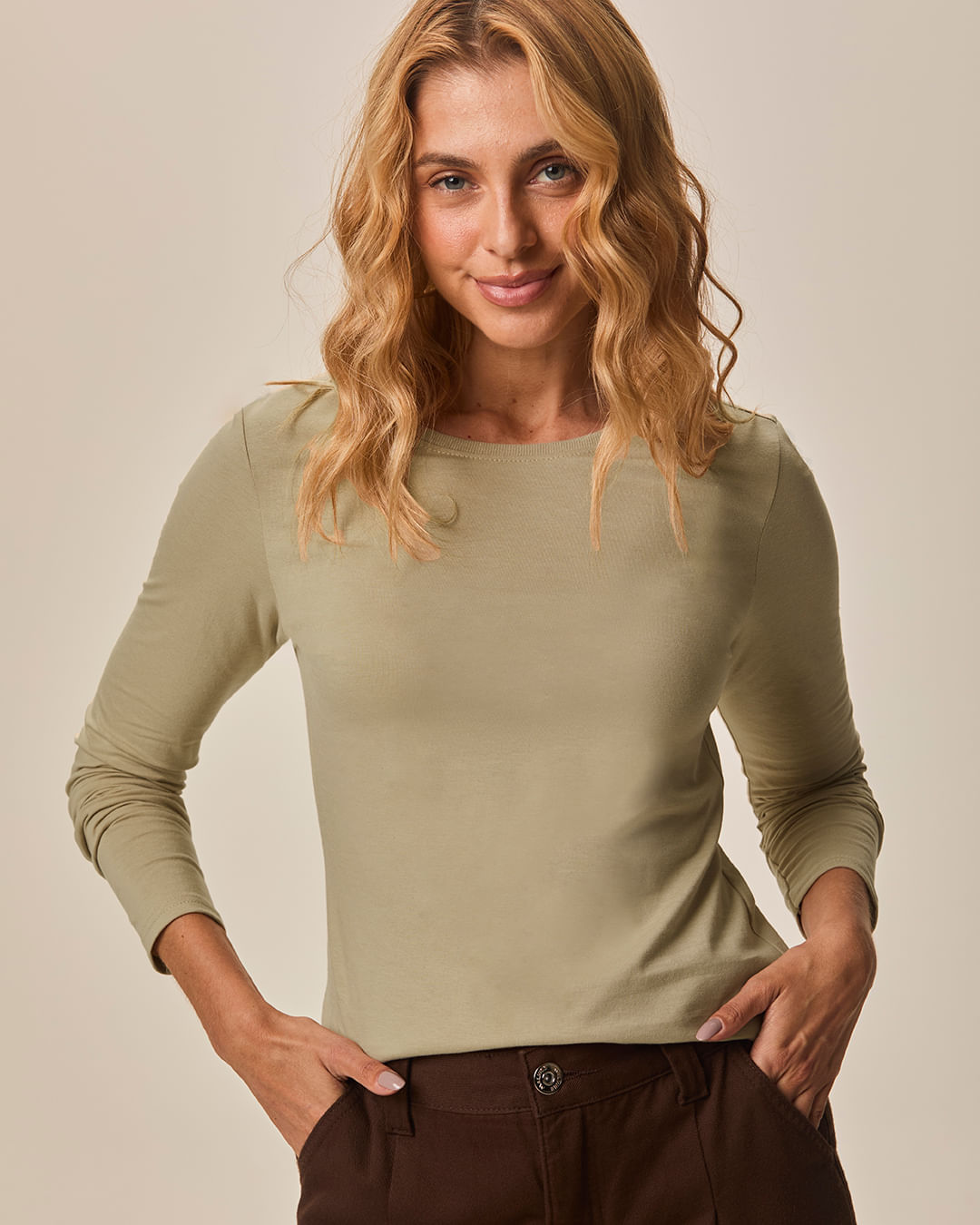 Blusa Básica Feminina Decote Redondo Manga Longa Em Algodão