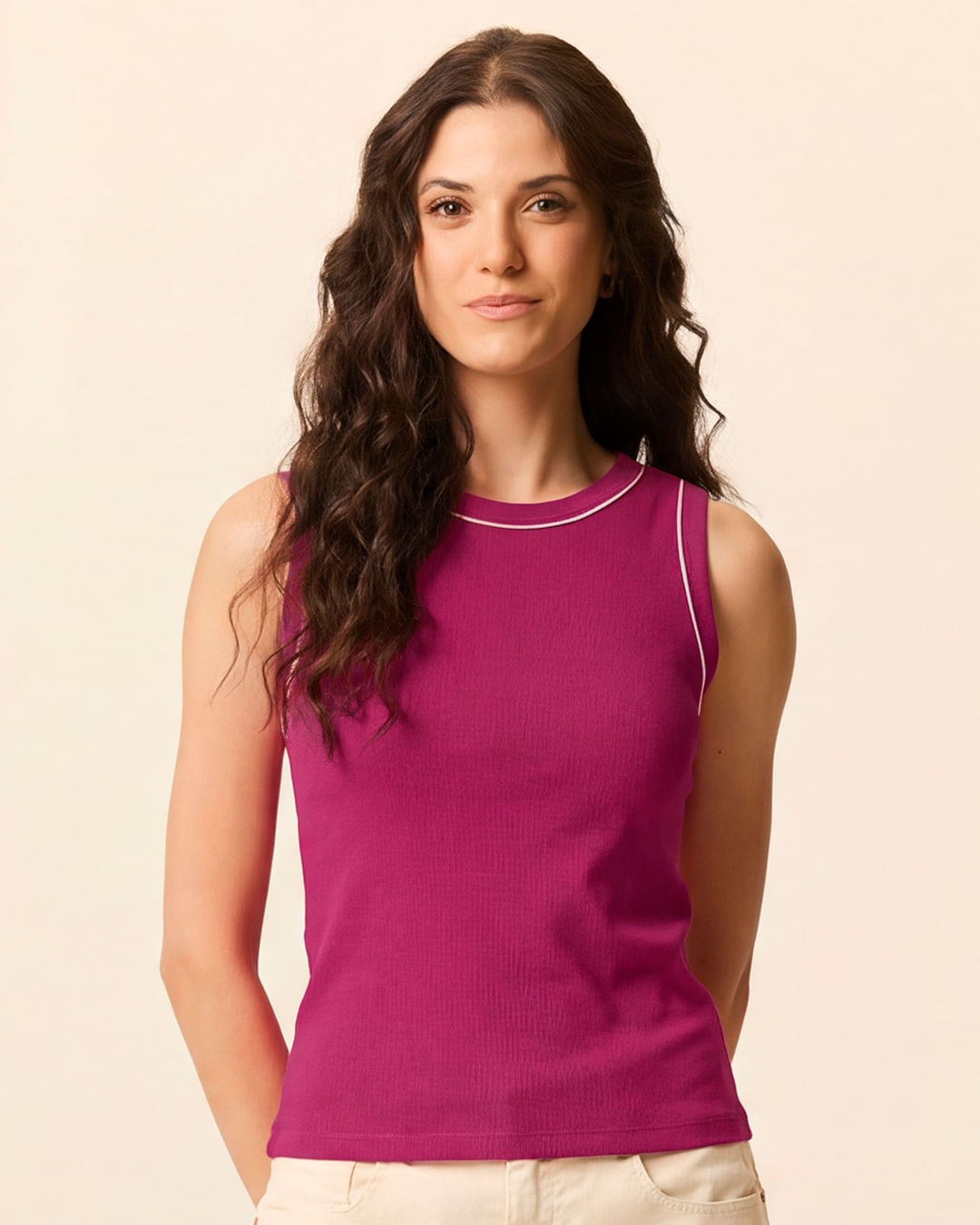 Regata Básica Feminina Detalhe Costura Frontal Em Malha Viscose Canelada