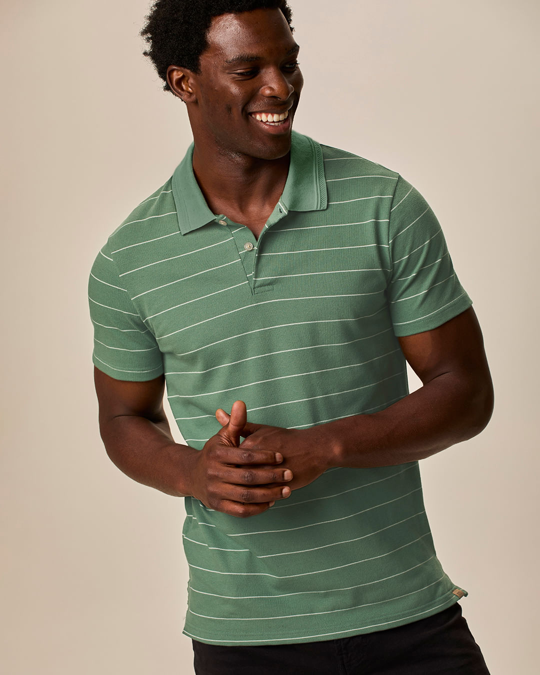 Camisa Polo Masculina Slim Listrada Abertura Lateral Em Piquet Linho