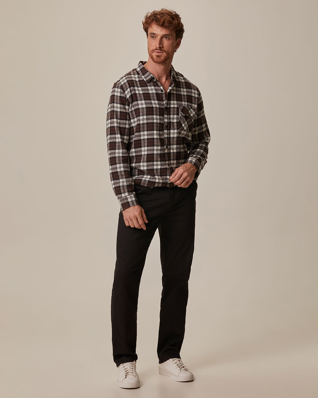 Calça Masculina Reta Cintura Média Em Sarja Com Elastano