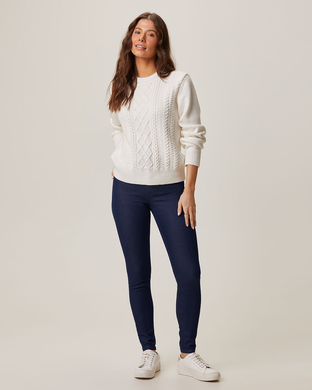 Calça Feminina Cigarrete Cintura Média Em Jeans Com Elastano