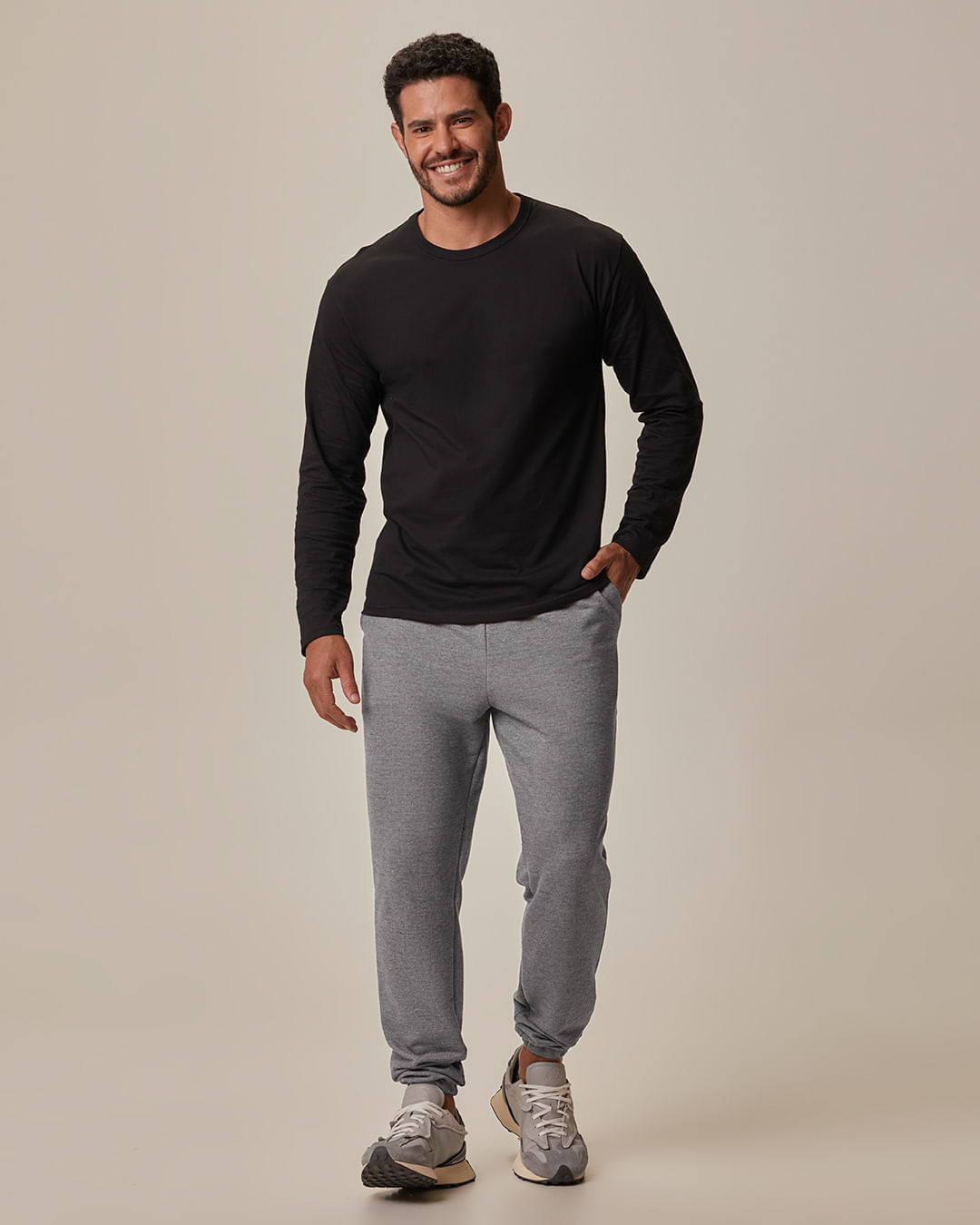 Calça Básica Masculina Jogger Em Moletom Sem Flanela