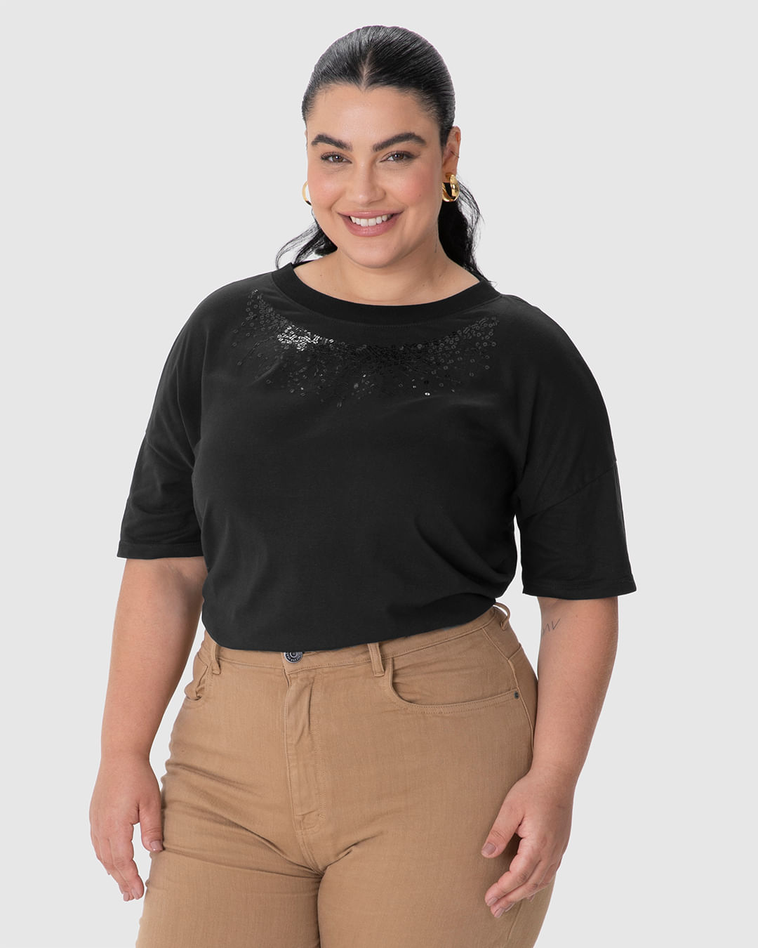 Camiseta Feminina Plus Size Ampla Bordado Corações Em Algodão