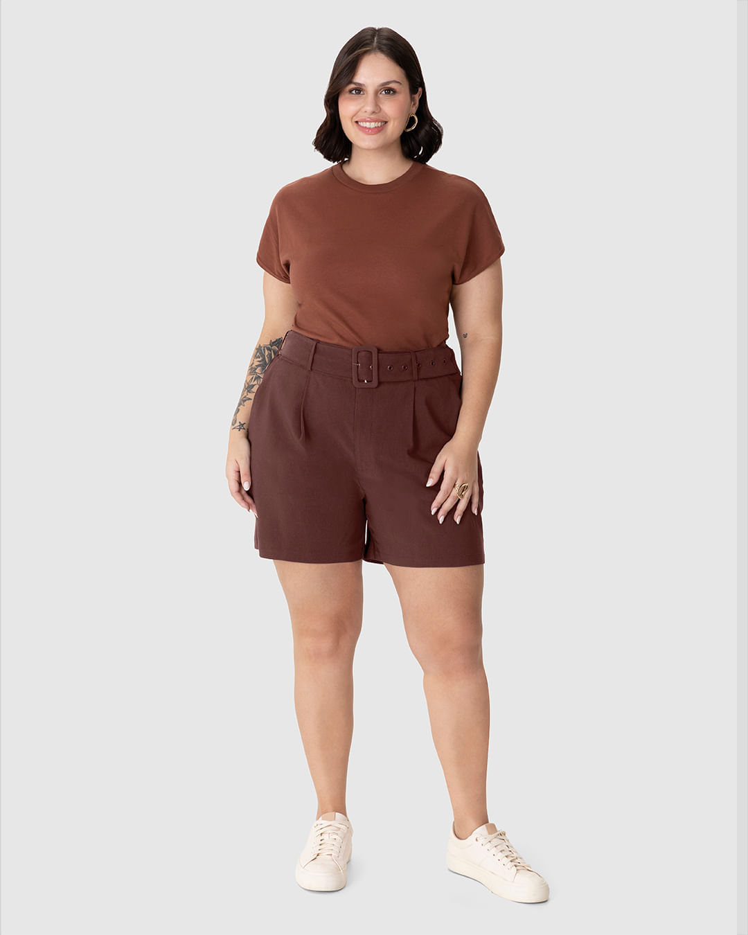 Bermuda Feminina Plus Size Com Cinto Tecido Alfaiataria Com Elastano - Marrom - G1