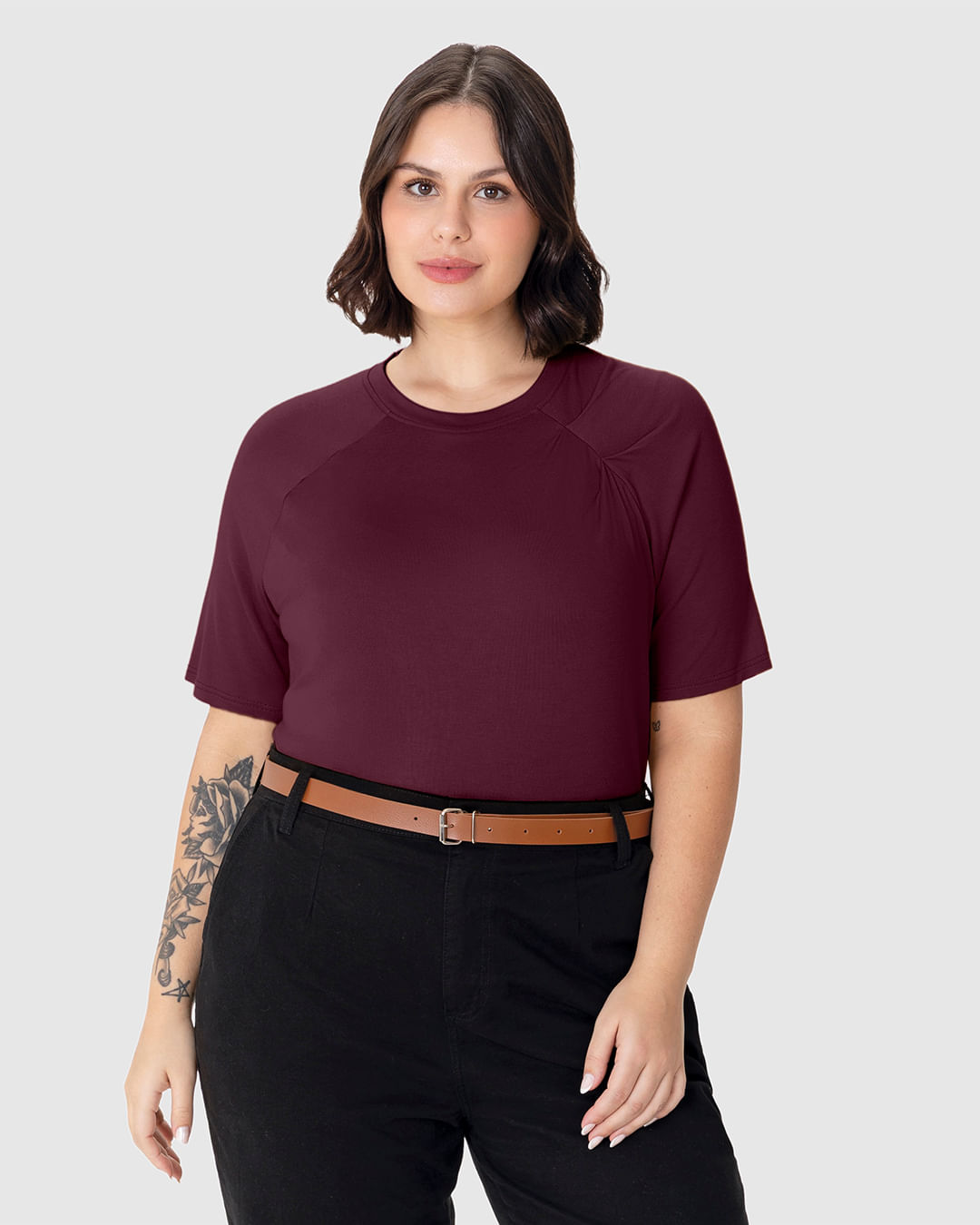 Blusa Feminina Plus Size Ampla Detalhe Costura Ombro Em Viscose Stretch