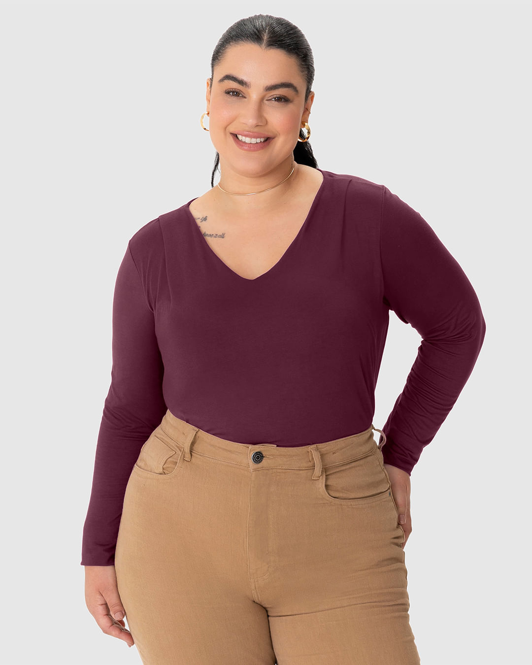 Blusa Feminina Plus Size Evasê Gola V Manga Longa Em Viscose Stretch