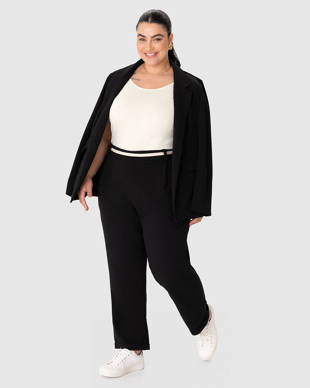 Calça Feminina Plus Size Carrot Em Malha Creponada