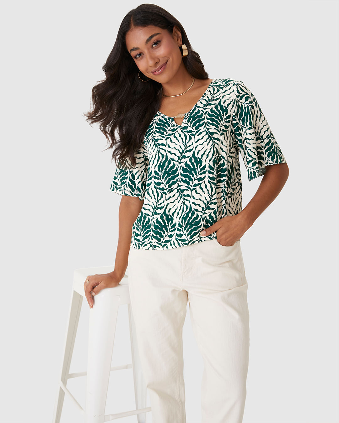 Blusa Feminina Ampla Decote V Detalhe Vazado Em Viscose