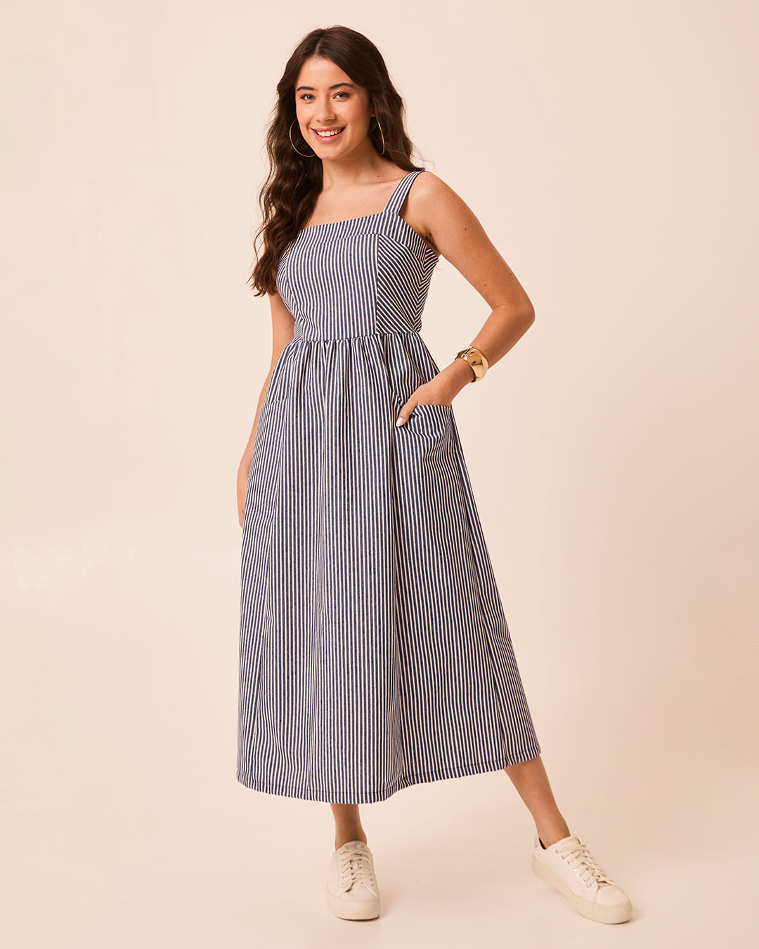 Vestido Midi Feminino Listrado Decote Reto Bolso Frontal Em Tecido Mesclado