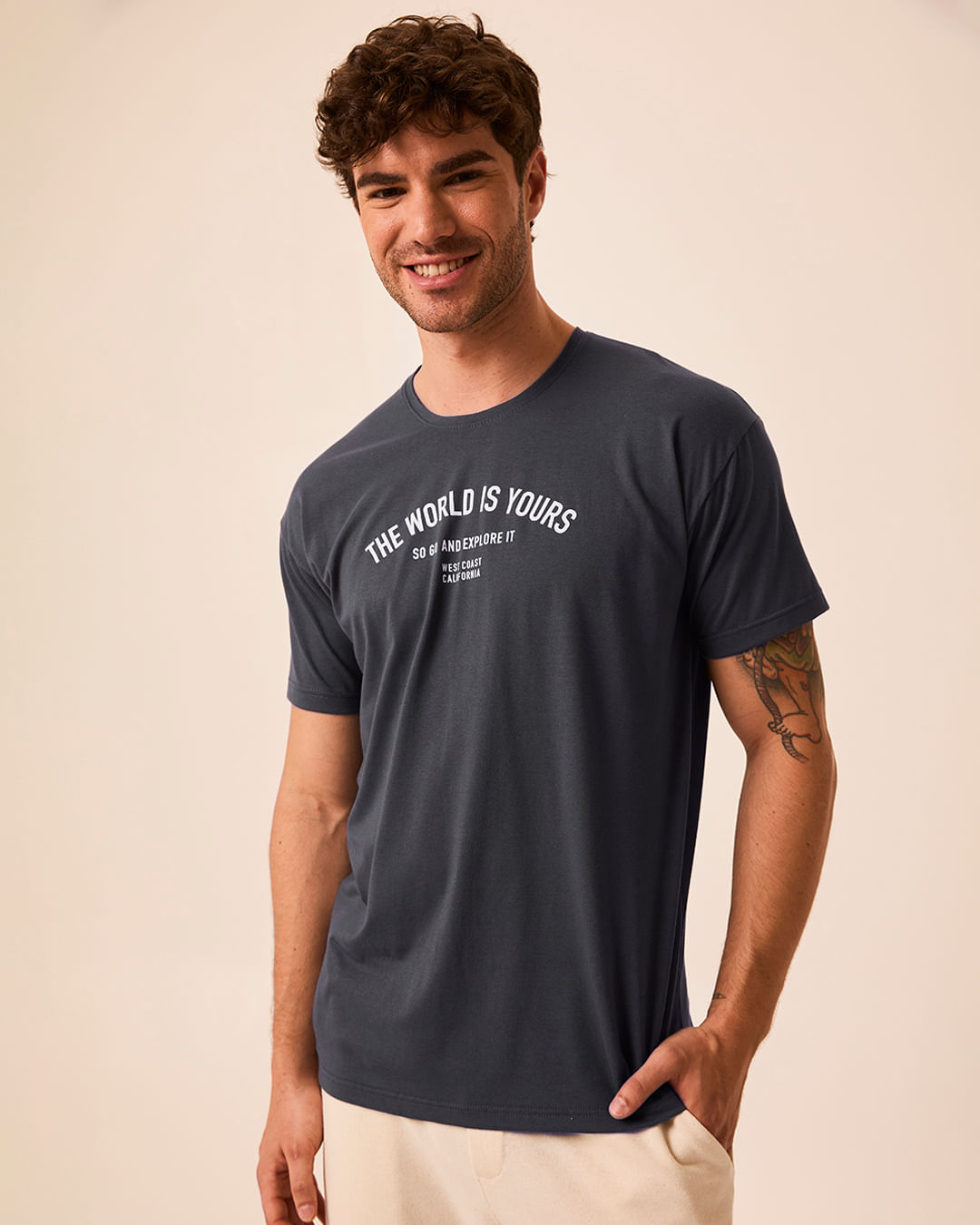 Camiseta Masculina Regular Design Estampa Frontal Em Algodão Pima