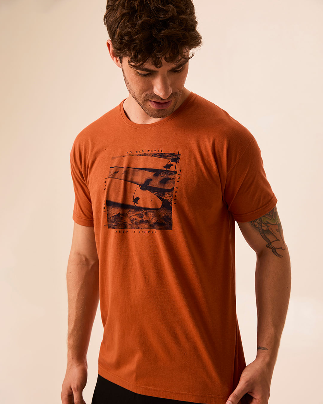 Camiseta Masculina Regular Design Estampa Frontal Em Algodão Pima