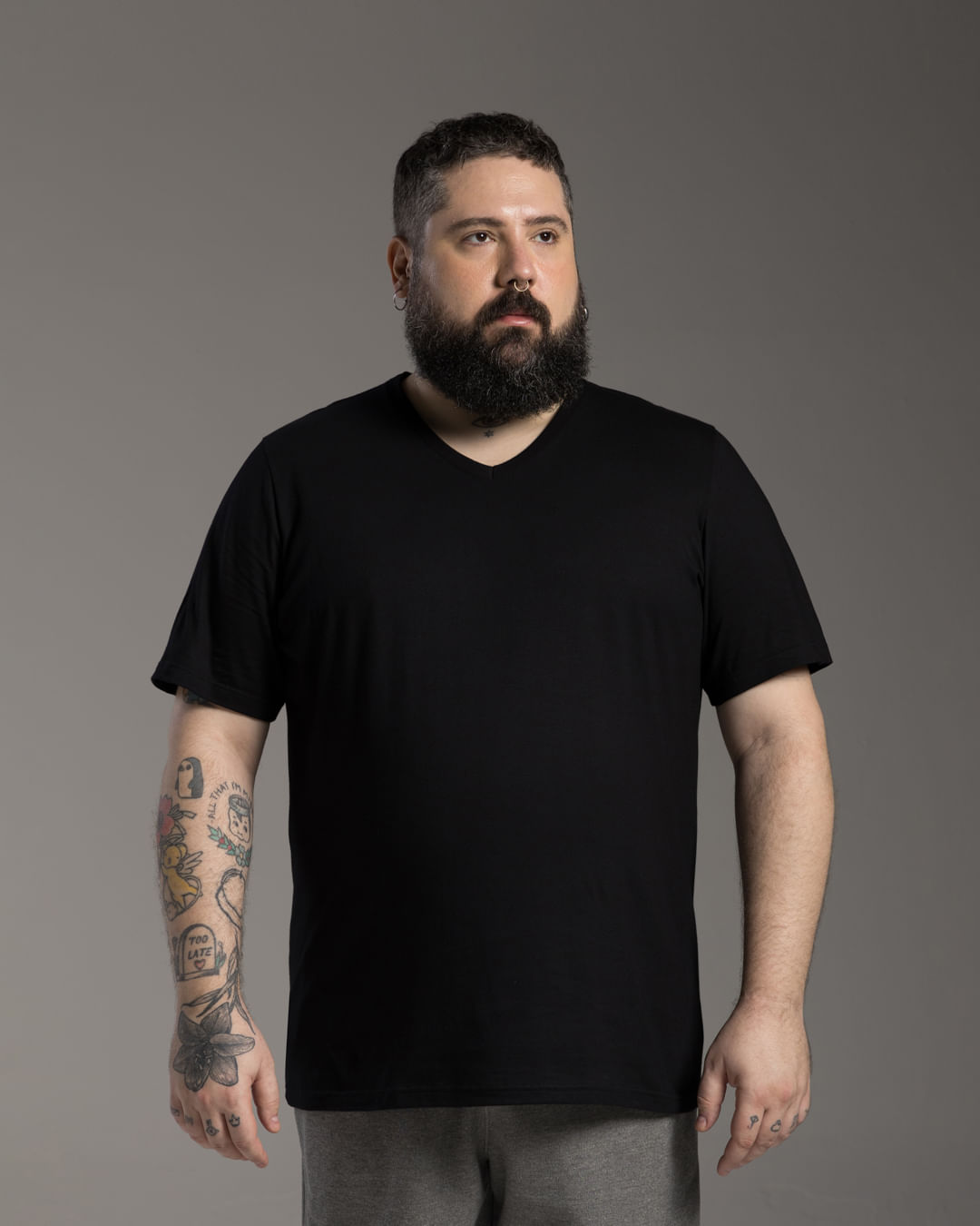 Camiseta Masculina Plus Size Gola V Tecnológica Impermeável - BASICAMENTE